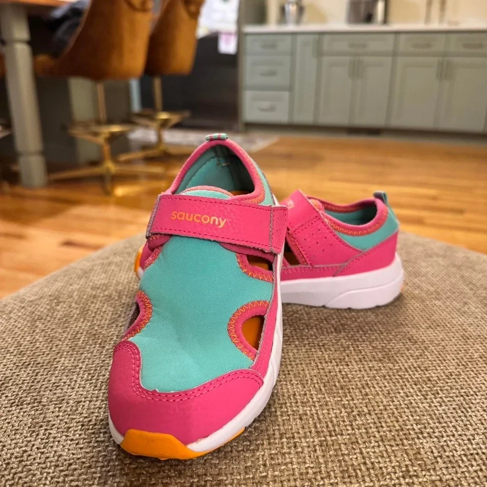 Saucony toddler water shoes 10.5